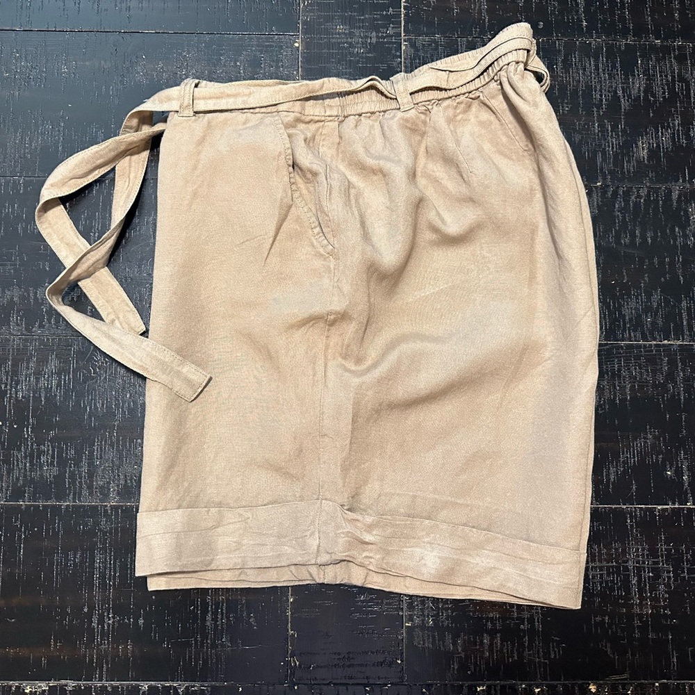 Lane Bryant tan linen cuffed shorts Plus size 14/16